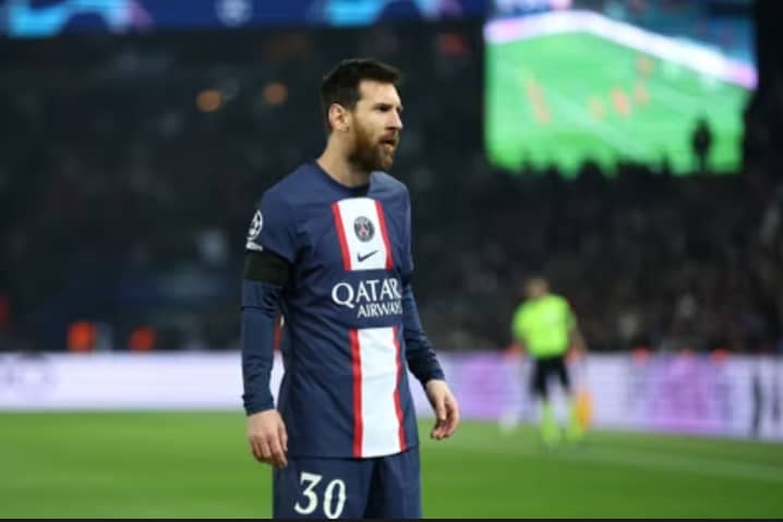 For the first time, Lionel Messi went to PSG Ultras  after 1 - 0 loss to Bayern