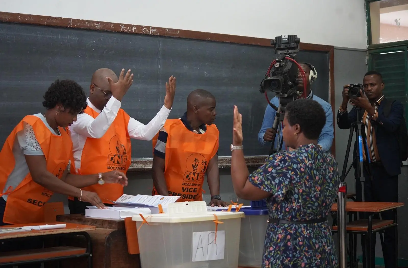 FRELIMO Leads Mozambique Election as Opposition Alleges Fraud