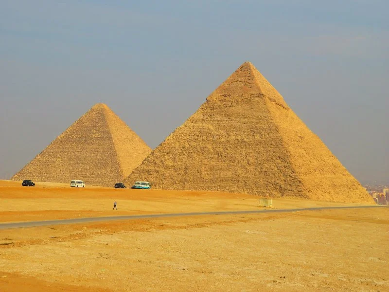 Pyramid of Giza: Dog Spotted Atop 455-Foot